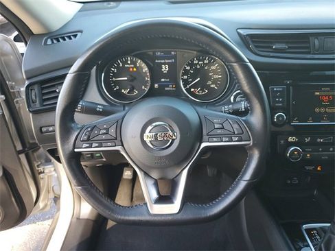 Used 2019 Nissan Rogue SV image 16