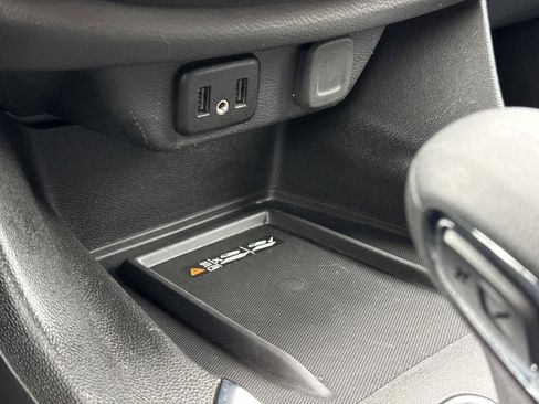 Used 2023 Chevrolet Traverse LT image 6