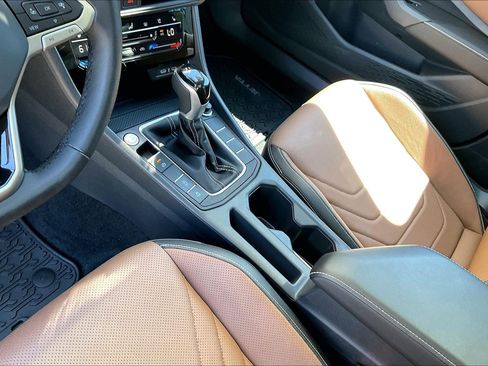 Certified 2025 Volkswagen Jetta SEL FWD image 17
