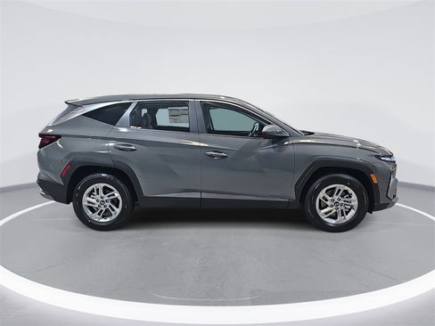 New 2026 Hyundai Tucson SE image 4