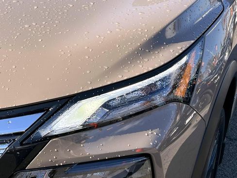 Used 2025 Nissan Rogue SV image 13