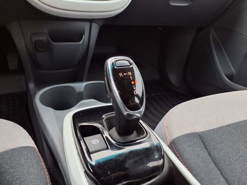 Used 2018 Chevrolet Bolt LT image 17