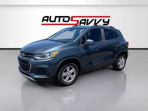 Used 2022 Chevrolet Trax LT w/ LT Convenience Package FWD image 3