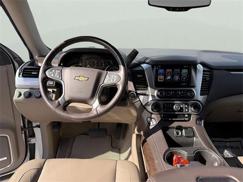 Used 2020 Chevrolet Suburban LT w/ Luxury Package image 25