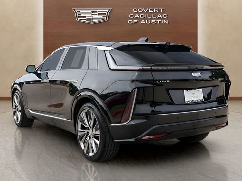 Certified 2025 Cadillac Lyriq Luxury w/ LPO, Floor Liner Package AWD/4WD image 3