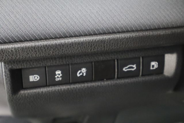 Used 2025 Toyota Camry SE w/ Convenience Package FWD image 23