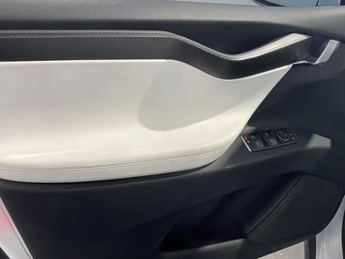 Used 2018 Tesla Model X 75D image 12