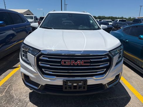Used 2024 GMC Terrain SLT FWD image 2