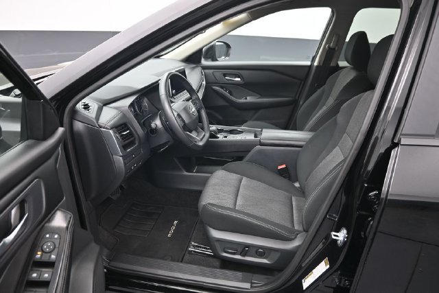 Used 2026 Nissan Rogue SV FWD image 9