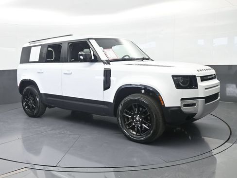 Used 2025 Land Rover Defender 110 S AWD/4WD image 8
