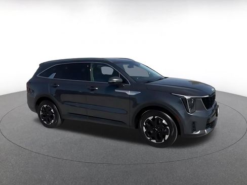 Used 2024 Kia Sorento S FWD image 3