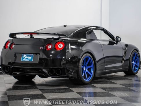 Used 2013 Nissan GT-R Premium image 25