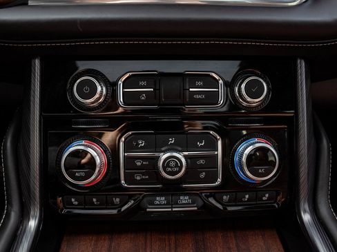 Used 2023 GMC Yukon Denali Ultimate image 43