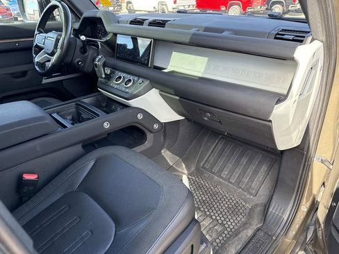 Used 2020 Land Rover Defender 110 SE image 28