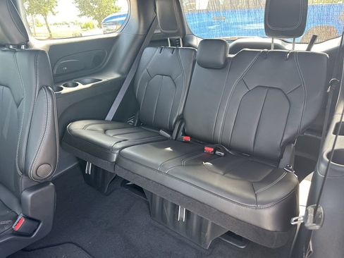 New 2026 Chrysler Pacifica Select image 46