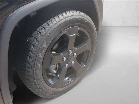 Used 2018 Jeep Grand Cherokee Laredo AWD/4WD image 22