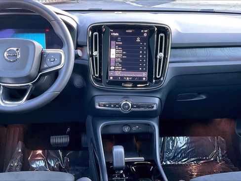 Used 2023 Volvo C40 P8 Recharge Ultimate image 9