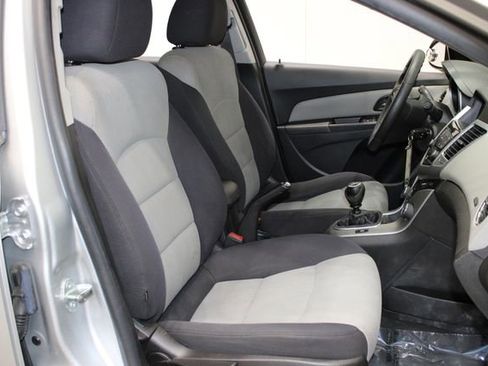 Used 2014 Chevrolet Cruze LS FWD image 11