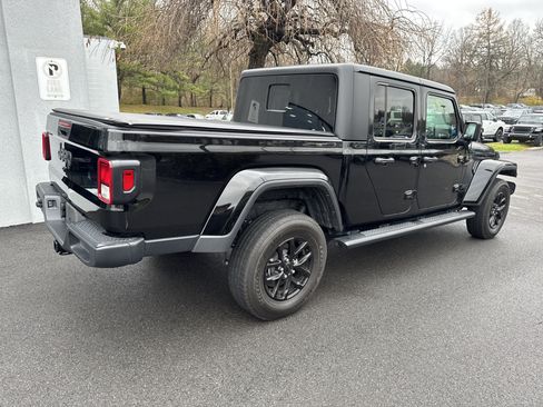 Used 2022 Jeep Gladiator Sport image 3