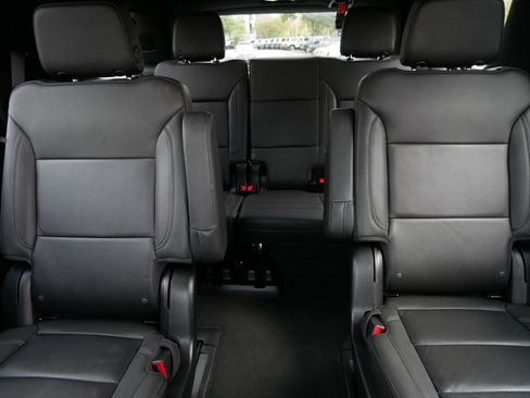 Used 2022 Chevrolet Tahoe LT w/ LT Signature Plus Package image 13