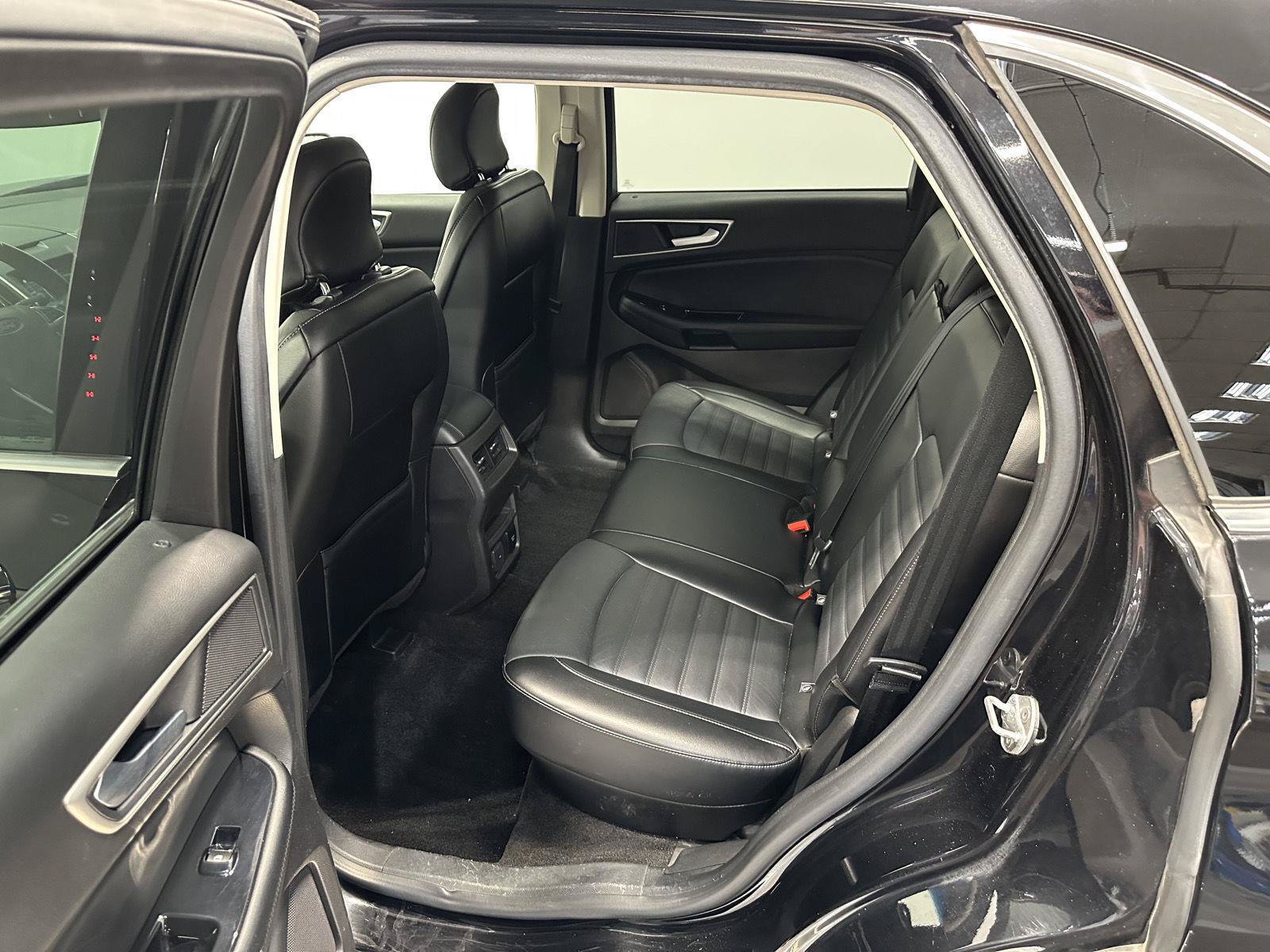 Used 2018 Ford Edge SEL w/ Equipment Group 201A AWD/4WD image 28