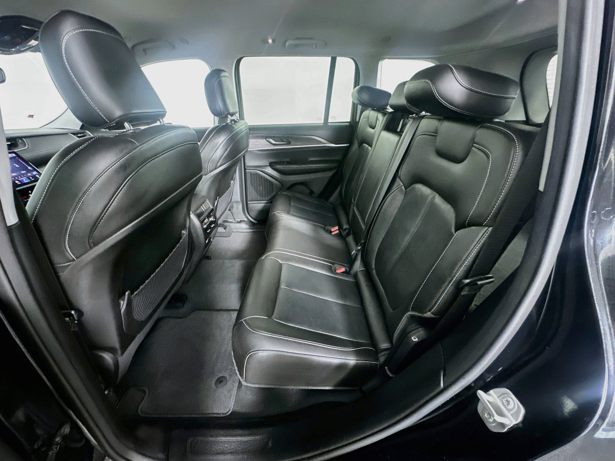 Used 2023 Jeep Grand Cherokee Limited RWD image 29