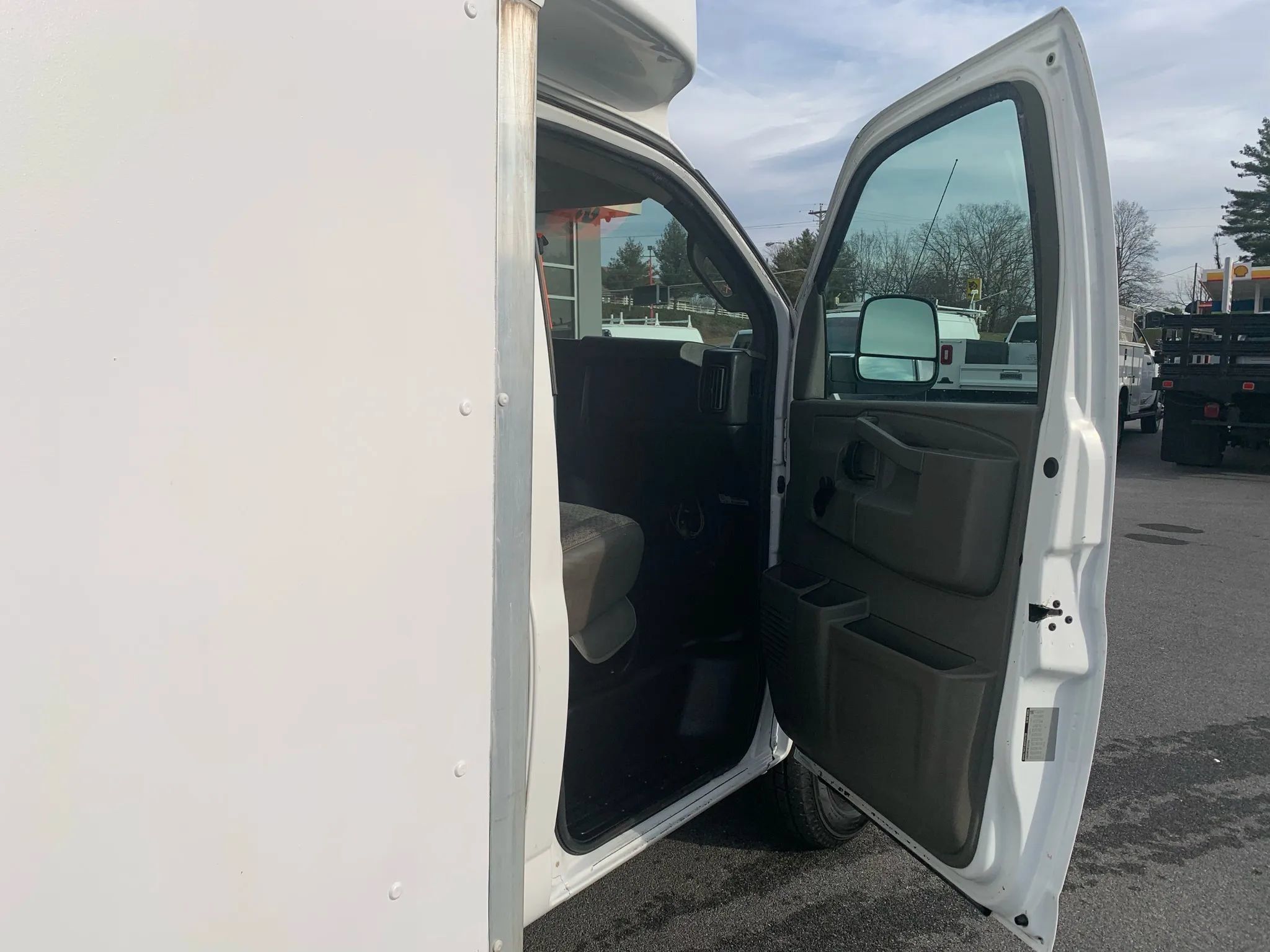 Used 2016 Chevrolet Express 3500 RWD image 19