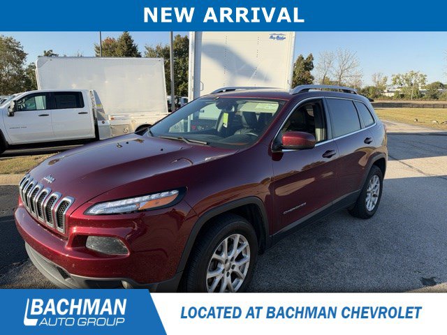 Used 2018 Jeep Cherokee Latitude Plus w/ Cold Weather Group AWD/4WD image 3