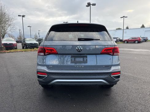 Used 2024 Volkswagen Taos SE w/ Panoramic Sunroof Package image 6