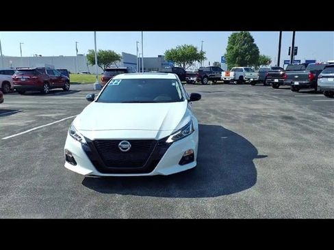 Used 2022 Nissan Altima 2.5 SR w/ Midnight Edition Package image 3