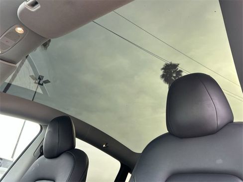 Used 2022 Tesla Model Y Performance image 21