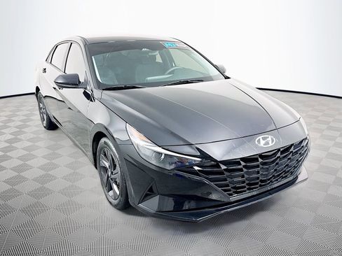 Certified 2023 Hyundai Elantra SEL image 3