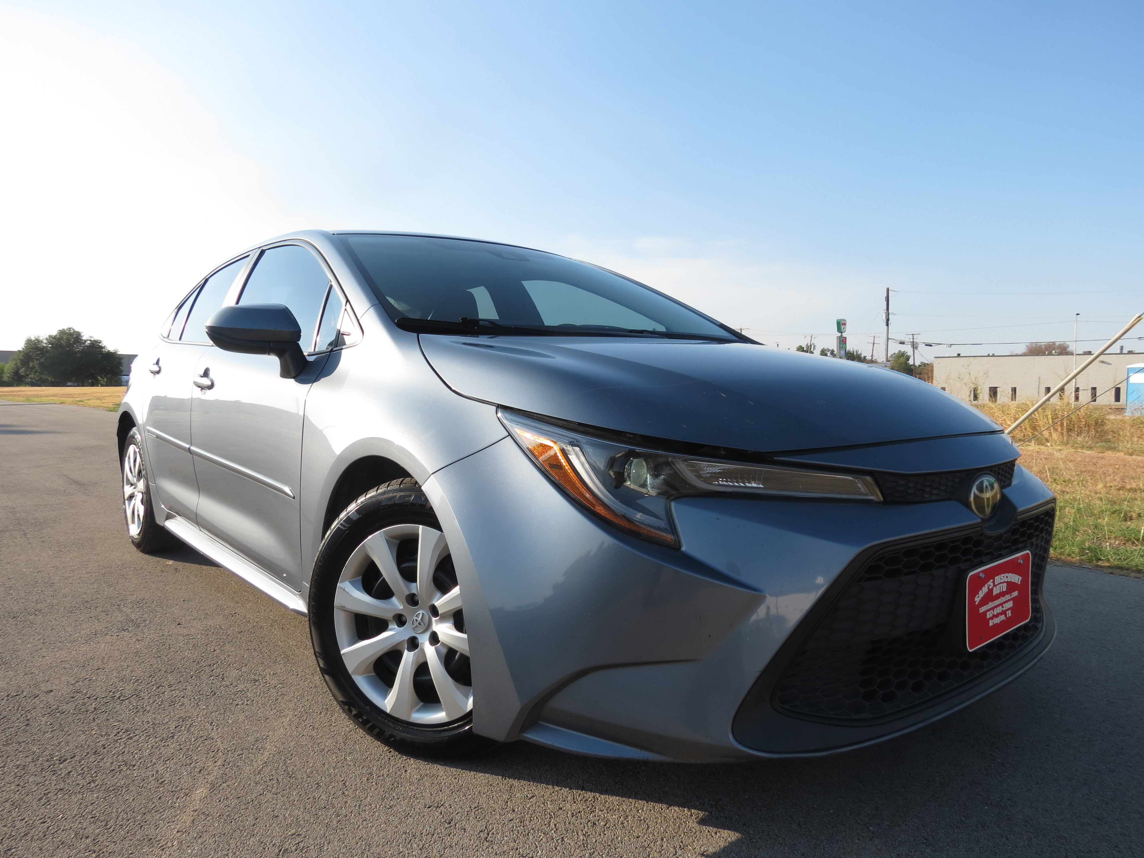 Used 2020 Toyota Corolla LE FWD image 2