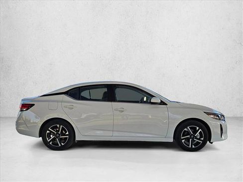 Used 2025 Nissan Sentra SV image 4