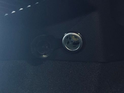 Used 2022 Volkswagen Tiguan SE R-Line image 13