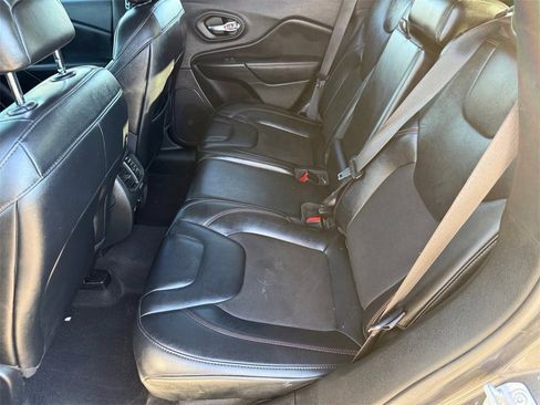 Used 2022 Jeep Cherokee Trailhawk image 22