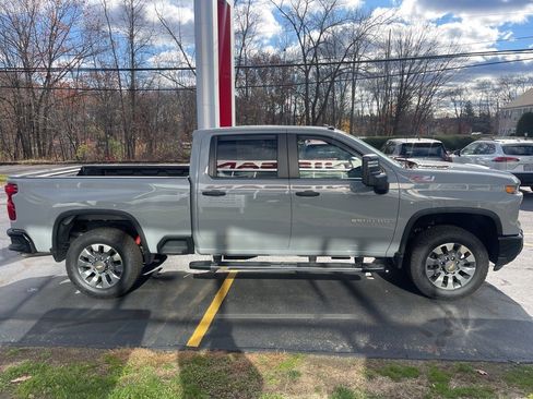 Used 2024 Chevrolet Silverado 2500 Custom w/ Custom Value Package image 6