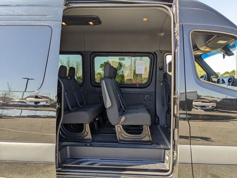Used 2024 Mercedes-Benz Sprinter 2500 image 40