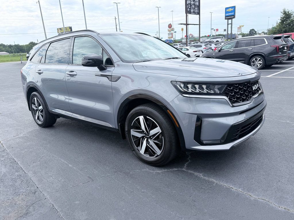 Used 2022 Kia Sorento S FWD image 2
