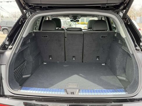 Used 2025 Audi Q5 Premium w/ Convenience Package image 11