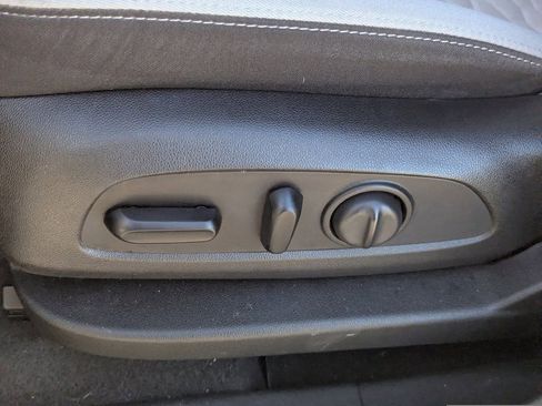 Used 2020 Chevrolet Equinox LT image 21