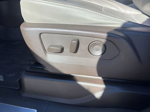 Used 2021 GMC Yukon SLT w/ SLT Luxury Plus Package image 10