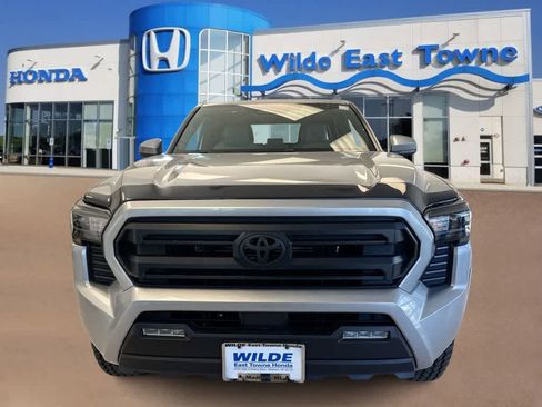 Used 2025 Toyota Tacoma SR5 image 3