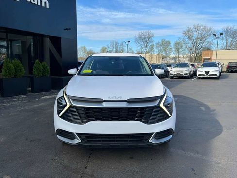 Used 2025 Kia Sportage LX image 2