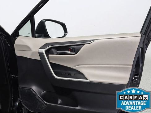 Used 2022 Toyota RAV4 XLE AWD/4WD image 31