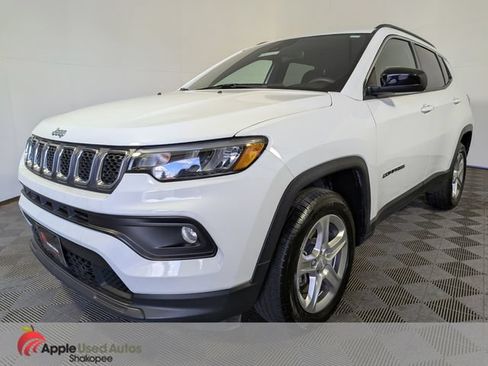 Used 2024 Jeep Compass Latitude AWD/4WD image 3
