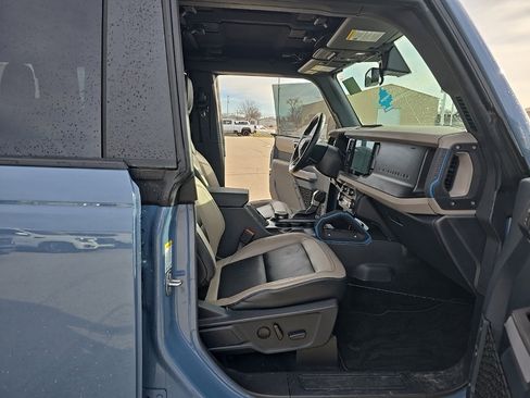 Used 2023 Ford Bronco Wildtrak image 9