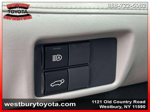 Used 2022 Toyota Highlander XLE image 24