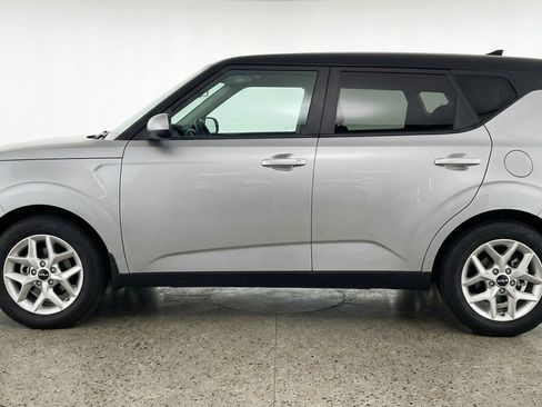 Used 2025 Kia Soul LX w/ LX Technology Package FWD image 5