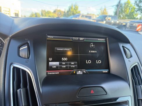 Used 2015 Ford Focus Titanium w/ Titanium Technology Package FWD image 18
